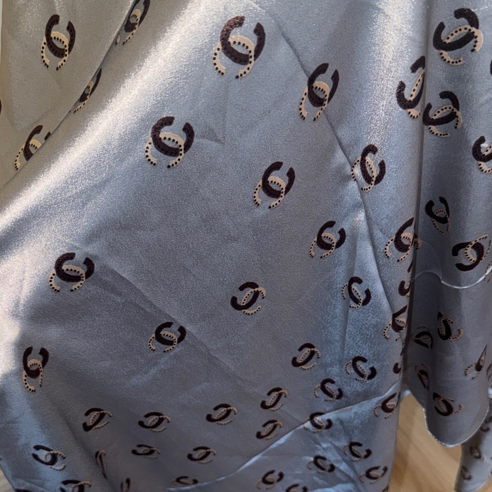 Elegant Silver Patterned Shawl - Picture 3 of 16